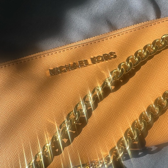 SOLD Michael Kors Long Zip Around Wallet Wristlet - Picture 4 of 17